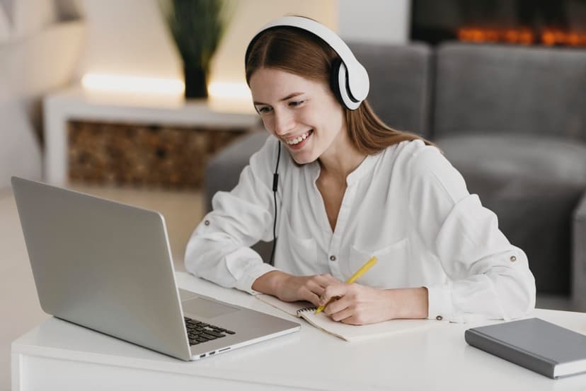 SeeGuru online English tutor teaching a 1-on-1 lesson