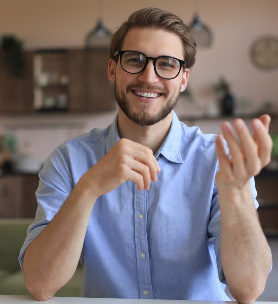 Online English conversation lesson with a SeeGuru tutor on a video call